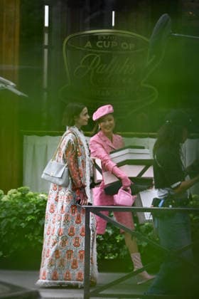 Lily Collins and Ashley Park were spotted on the streets of Paris while filming the sixth season of the Netflix series *Emily in Paris* on July 2, 2026. Gedeon Taieb, Bestimage. Lily Collins and Ashley Park were spotted on the streets of Paris whilst filming the sixth series of the Netflix series *Emily in Paris* on July 2, 2026 Paris, France  Copyright: xGedeonxTaiebx xBestimagexGedeonxTaiebx xBestimagex