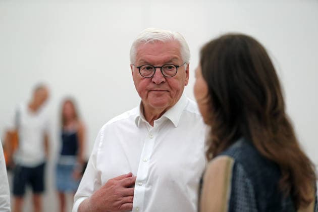 Besuch des Bundespräsidenten Frank-Walter Steinmeier in der Fondation Beyeler in Riehen (Schweiz). Der deutsche Bundespräsident besucht während seiner Ortszeit in Lörrach (Baden-Württemberg) auch die Grenzregion in der Schweiz. Besuch des Bundespräsidenten Frank-Walter Steinmeier in der Fondation Beyeler in Riehen (Schweiz). Der deutsche Bundespräsident besucht während seiner Ortszeit in Lörrach (Baden-Württemberg) auch die Grenzregion in der Schweiz. Riehen Kanton Basel-Stadt Schweiz *** Visit by Federal President Frank-Walter Steinmeier to the Fondation Beyeler in Riehen, Switzerland. During his stay in Lörrach, Baden-Württemberg, the German Federal President is also visiting the border region in Switzerland. Visit by Federal Pr