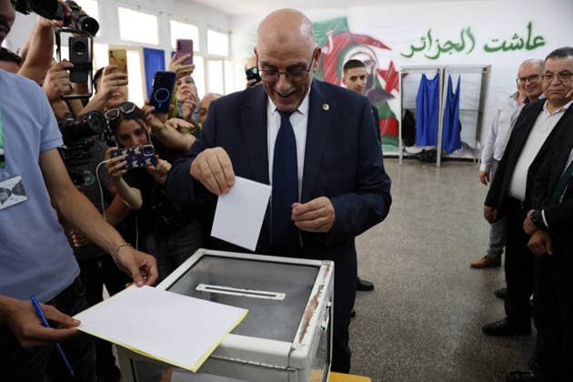 News Themen der Woche KW27 2026 Legislative Elections in Algeria: Abdelaali Hassani Cherif, Leader of the Moderate Islamist Movement for Peace (MSP), At a polling station during the legislative elections in Algiers, Algeria, on July 2, 2026. The electorate, including the diaspora, numbers 24,727,041 registered voters. These elections will elect the 407 members of the tenth legislature of theNational People’s Assembly (APN), whose term will be five years. Photo by Billel Bensalem, APP, Algiers, Algeria Copyright: xAlgÃ riexPressexPhotosxBillelxBensalemx xAPPx IMG_5360