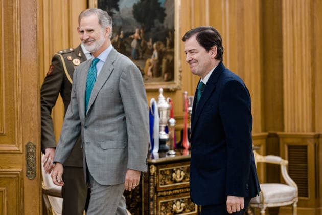 The King Grants an Audience to Alfonso Fernández Manueco King Felipe VI grants an audience to the president of the Regional Government of Castile and León, Alfonso Fernández Manueco, at the Zarzuela Palace on July 2, 2026, in Madrid, Spain. The audience took place following the recent reelection of Alfonso Fernández Manueco as president of the Regional Government of Castile and León. JULY 2, 2026 Carlos Lujá Madrid, Madrid, Spain  Copyright: xCarlosxLujanx 7637945