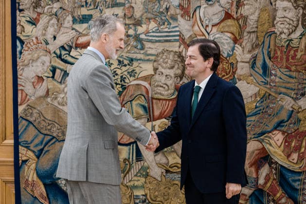 The King Grants an Audience to Alfonso Fernández Manueco King Felipe VI grants an audience to the president of the Regional Government of Castile and León, Alfonso Fernández Manueco, at the Zarzuela Palace on July 2, 2026, in Madrid, Spain. The audience took place following the recent reelection of Alfonso Fernández Manueco as president of the Regional Government of Castile and León. JULY 2, 2026 Carlos Lujá Madrid, Madrid, Spain  Copyright: xCarlosxLujanx 7637943