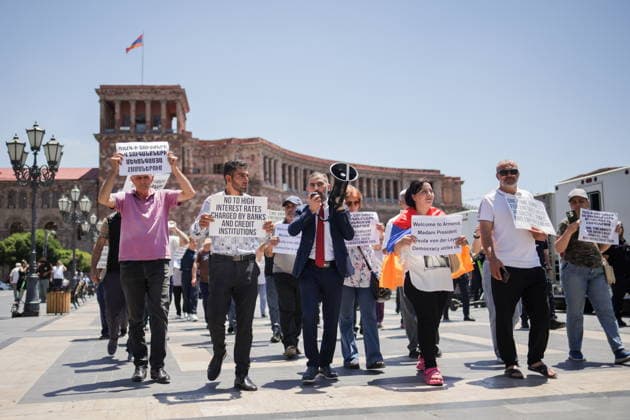 ARMENIA, YEREVAN - JULY 2, 2026: Protesters are seen outside the Government House amid talks between European Commission President von der Leyen and Armenia s President Pashinyan. Alexander Patrin TASS  94570452
