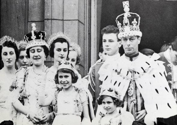 RECORD DATE NOT STATED Royal family on the balcony of Buckingham Palace after the coronation of King George VI. Royal family on the balcony of Buckingham Palace after the coronation of King George VI. The coronation of George VI and his wife, Elizabeth, as king and queen of the United Kingdom and the Dominions of the British Commonwealth, and as emperor and empress of India took place at Westminster Abbey, London, on Wednesday 12 May 1937. George VI ascended the throne upon the abdication of his brother, Edward VIII, on 11 December 1936 Editorial use only. All other uses to be cleared with the copyright owner (World History Archive), in advance., WHA_158_0765.jpg, Royal family; Buckingham Palace; balcony; coronation; King George VI; Queen E Copyright: xRobxWelhamx xWorldxHistoryxArchivex