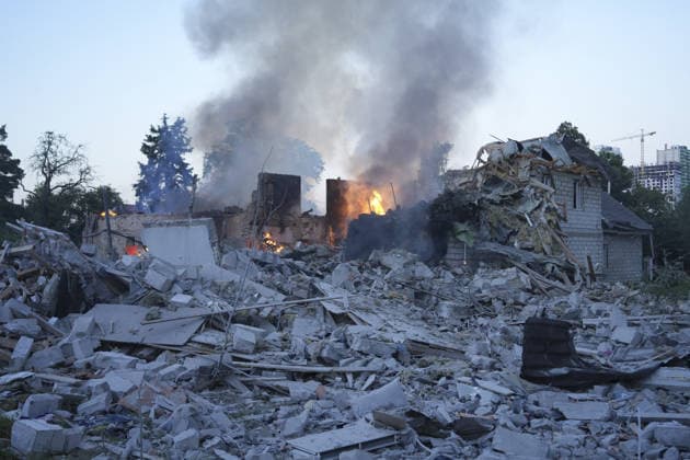 Ukraine says Russian attack kills 13 in capital Kyiv KYIV, UKRAINE - JULY 02: Fire breaks out at the sites damaged by a Russian strike, including a multi-story apartment building and several private homes in Kyiv s Darnytskyi district, Ukraine, on July 02, 2026. The attack killed 13 and injured more than 30. Joshua Olley Anadolu Kyiv Ukraine. Editorial use only. Please get in touch for any other usage.  Copyright: x2026xAnadoluxJoshuaxOlleyx