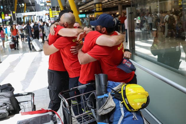 The Firefighters for the World team returns to Spain after its humanitarian mission in Venezuela. The Firefighters for the World team upon arrival at Adolfo Suárez Madrid-Barajas Airport on July 2, 2026, in Madrid, Spain. The team has completed its humanitarian mission in Venezuela following the destructive earthquakes measuring 7.2 and 7.5 on the Richter scale. The seven members of the NGO have completed five intense days of uninterrupted work in the coastal area of La Guaira, specifically in the Playa Grande and Caraballeda sectors, where buildings suffered widespread collapse. JULY 2, 2026 Alejandro Martínez Vé Madrid, Madrid, Spain  Copyright: xAlejandroxMartinezxVÃ lezx 7638194