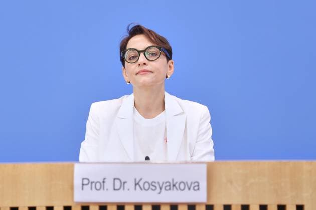 Berlin, Deutschland, 02.07.2026: Bundespressekonferenz: Wer bleibt, wer geht ? und warum Eingewanderte Deutschland wieder verlassen: Yuliya Kosyakova, Leiterin Forschungsbereich Migration, Integration und internationale Arbeitsmarktforschung am Institut für Arbeitsmarkt- und Berufsforschung (IAB) *** Berlin, Germany, July 2, 2026 Federal Press Conference: Who Stays, Who Leaves, and Why Immigrants Are Leaving Germany Again Yuliya Kosyakova, Head of the Research Division on Migration, Integration, and International Labor Market Research at the Institute for Employment Research (IAB) Copyright: xdtsxNachrichtenagenturx dts_126017