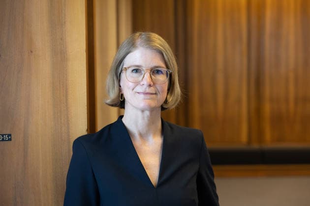 Portrait der neuen Deutschlandfunk-Chefredakteurin Susanne Schwarzbach, aufgenommen im Deutschlandradio-Funkhaus am Hans-Rosenthal-Platz in Berlin (Foto vom 02.07.2026). Schwarzbach verantwortet seit 1. April 2026 programmuebergreifend auch die digitalen Ausspielwege der Deutschlandfunk-Audiowelt. EDITORIAL USE ONLY *** Profile of Susanne Schwarzbach, the new editor-in-chief of Deutschlandfunk, taken at the Deutschlandradio broadcasting center on Hans Rosenthal Platz in Berlin. Photo dated July 2, 2026. Since April 1, 2026, Schwarzbach has also been responsible for the digital distribution channels of Deutschlandfunk’s Audiowelt across all programming. EDITORIAL USE ONLY Copyright: epd-bild HansxScherhaufer unbenannt-22469