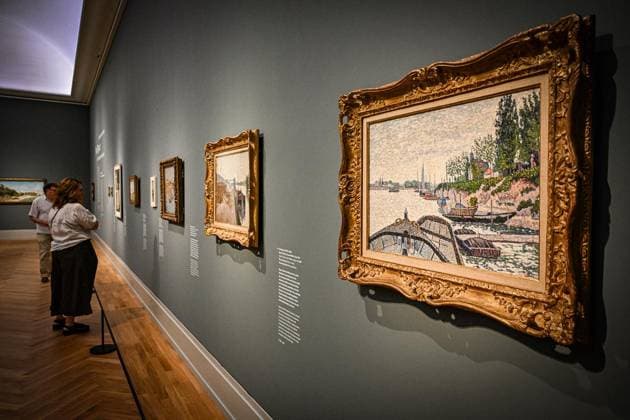 Symphonie der Farben. Paul Signac und der Neoimpressionismus ** NUR FÜR REDAKTIONELLE ZWECKE ** EDITORIAL USE ONLY **<p>Ausstellung Symphonie der Farben. Paul Signac und der Neoimpressionismus im Museum Barberini. Den höchsten Grad an Leuchtkraft und Harmonie zu erreichen diesem Ziel verschrieb sich Paul Signac, als er Mitte der 1880er-Jahre mit Georges Seurat eine neue Malweise in die Kunst einführte. Die Ausstellung Symphonie der Farben. Paul Signac und der Neoimpressionismus beleuchtet als erste umfassende Signac-Schau in Deutschland seit 30 Jahren die zentrale Rolle des Künstlers innerhalb der Bewegung des Neoimpressionismus und geht seinem Einfluss als Theoretiker, Netzwerker und Ausstellungsorganisator nach, fotografiert am 0 Copyright: MaurizioxGambarini doc86jl01j30831dtuivf7i ,EDITORIAL USE ONLY