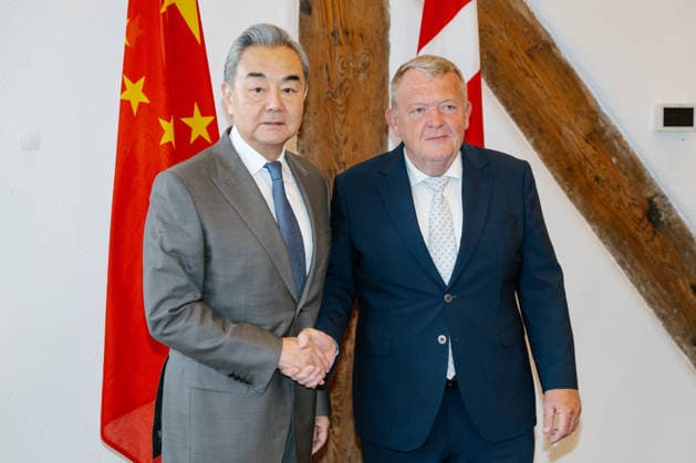 Foreign Minister Lars Loekke Rasmussen meets with the Chinese Foreign Minister Foreign Minister Lars Loekke Rasmussen (M) meets with China s Foreign Minister Wang Yi at the Ministry of Foreign Affairs in Copenhagen, Thursday, July 2, 2026. The Chinese Foreign Minister visits Denmark on July 2 and 3, 2026. China s Foreign Minister, Wang Yi, visits Denmark, Sweden, Finland, and Norway from July 2 to 8. (Photo: Emil Nicolai Helms Scanpix 2026) , Copenhagen Denmark *** Foreign Minister Lars Loekke Rasmussen Meets with the Chinese Foreign Minister Foreign Minister Lars Loekke Rasmussen M meets with China’s Foreign Minister Wang Yi at the Ministry of Foreign Affairs in Copenhagen on Thursday, July 2, 2026. The Chinese Foreign Minister is visiti  Copyright: EmilxNicolaixHelmsx spdk20260702-192145-L