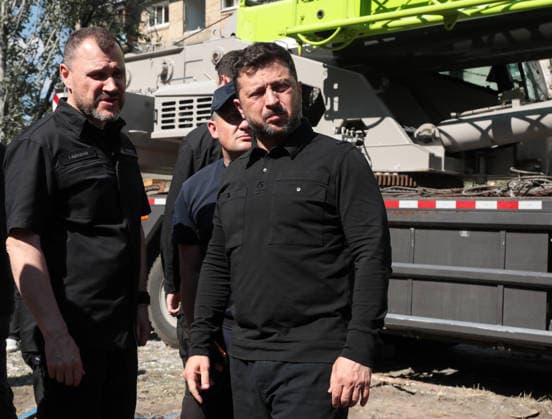 Minister of Internal Affairs of Ukraine Ihor Klymenko and President of Ukraine Volodymyr Zelenskyy (R) visit a severely damaged apartment block in the Darnytskyi district during an ongoing search-and-rescue operation after a massive Russian missile attack, Kyiv, Ukraine, July 2, 2026. President Zelenskyy stated that Ukraine does not currently have a sufficient number of PAC-3 missiles for its Patriot air defence systems to repel large-scale Russian attacks involving more than 70 ballistic missiles. As reported, the death toll from Russia’s latest combined missile and drone assault on Kyiv has risen to 22, with emergency response operations ongoing at seven locations across the capital. Search-and-rescue efforts remain underway at two sites  Copyright: xHennadiixMinchenkox