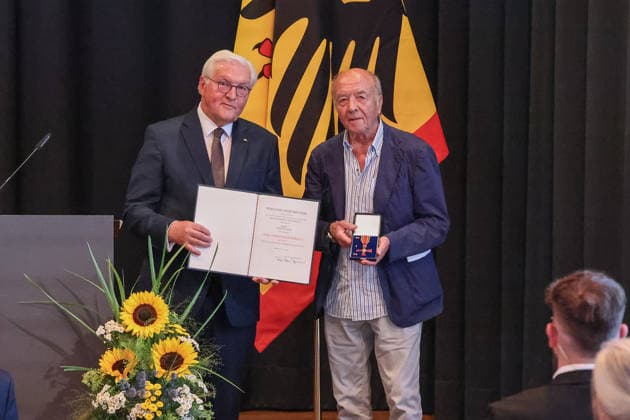 Der Bundespräsident der Bundesrepublik Deutschland, Frank-Walter Steinmeier, verleiht Herr Thomas Harms den Verdienstorden der Bundesrepublik Deutschland. , Deutschland, Bundespräsident Frank-Walter Steinmeier, Format Ortszeit Deutschland, Ordensverleihung des Bundespräsidenten, 02.07.2026, Lörrach Werkraum Schöpflin Deutschland *** The President of the Federal Republic of Germany, Frank Walter Steinmeier, awards Mr. Thomas Harms the Order of Merit of the Federal Republic of Germany, Germany, President Frank Walter Steinmeier, Format: Local Time in Germany, Award Ceremony by the President, July 2, 2026, Lörrach, Schöpflin Workshop, Germany Copyright: xGrantxHubbsx