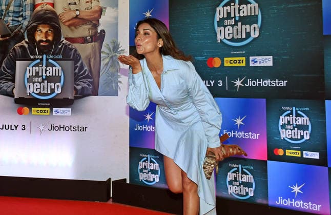 Celebrities attend screening of web series Pritam & Pedro in Mumbai - 02 Jul 2026 Bollywood actress Shriya Saran blows kiss at the screening of web series Pritam & Pedro in Mumbai. Mumbai India Copyright: xAshishxVaishnavx xSOPAxImagesx AVaishnav_Celebrities attend screening of web series _Pritam _ Pedro_ in Mumbai (21)