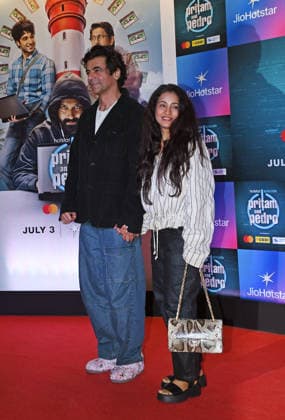 Celebrities attend screening of web series Pritam & Pedro in Mumbai - 02 Jul 2026 L-R Indian actor and comedian Sunil Grover and his wife Aarti Grover pose for a photo at the screening of web series Pritam & Pedro in Mumbai. Mumbai India Copyright: xAshishxVaishnavx xSOPAxImagesx AVaishnav_Celebrities attend screening of web series _Pritam _ Pedro_ in Mumbai (23)