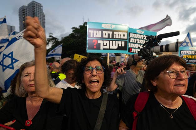 July 2, 2026, Tel Aviv, Israel: Protesters hold placards during an anti-government rally. A rally was held to mark 1,000 days since the October 7 massacre. Demonstrators protested against the Israeli government, accusing it of responsibility for the failures that led to the attack and calling for a state commission of inquiry, which they say the government opposes because its findings could implicate Prime Minister Benjamin Netanyahu. Tel Aviv Israel  - ZUMAs197 20260702_aaa_s197_320 Copyright: xYaelxGuiskyxAbasx