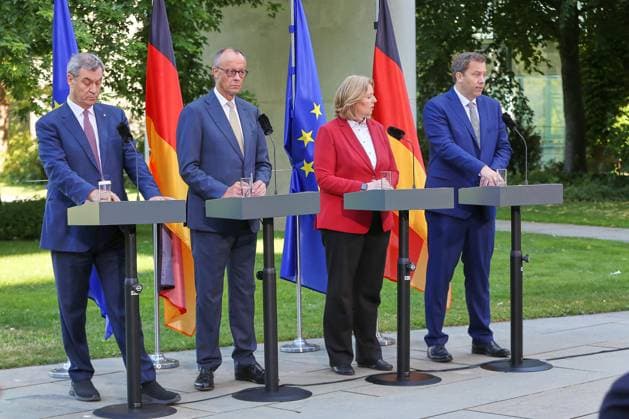 Berlin, Deutschland, 02.07.2026: Bundeskanzleramt: Pressekonferenz nach Koalitionsausschuss: L-R: Bayerns Ministerpräsident Markus Söder (CSU), Bundeskanzler Friedrich Merz (CDU), Bundesministerin für Arbeit und Soziales Bärbel Bas (SPD), Bundesminister der Finanzen Lars Klingbeil (SPD) *** Berlin, Germany, July 2, 2026 Federal Chancellery Press Conference Following the Coalition Committee Meeting: Markus Söder, Minister-President of Bavaria (CSU); Federal Chancellor Friedrich Merz (CDU); Federal Minister of Labor and Social Affairs Bärbel Bas (SPD); Federal Minister of Finance Lars Klingbeil (SPD) Copyright: xdtsxNachrichtenagenturx dts_126067
