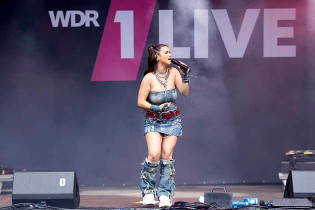 Tiffany Aris live beim Bochum Total Festival auf der WDR 1LIVE-Bühne. Bochum, 02.07.2026 *** Tiffany Aris live at the Bochum Total Festival on the WDR 1LIVE stage in Bochum, July 2, 2026 Foto:xxF.xZeisingx xFuturexImagex aris_6702
