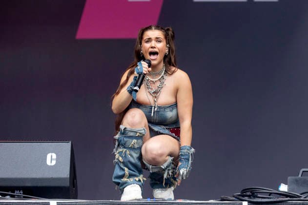 Tiffany Aris live beim Bochum Total Festival auf der WDR 1LIVE-Bühne. Bochum, 02.07.2026 *** Tiffany Aris live at the Bochum Total Festival on the WDR 1LIVE stage in Bochum, July 2, 2026 Foto:xxF.xZeisingx xFuturexImagex aris_6709