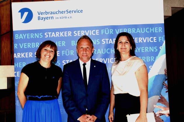 Eva Fuchs Landesvorsitzende des Verbraucher Service Bayern im KDFB e.V. Thorsten Glauber Bayerischer Staatsminister fuer Umwelt und Verbraucherschutz Tanja Pichlmeier Landesvorsitzende des KDFB Bayern Muenchen 02.07.2026 Kardinal Wendel Haus Mandlstrasse Jubilaeumsfeier 70 Jahre Verbraucher Service Bayern Foto Muenchen *** Eva Fuchs, State Chairwoman of Verbraucher Service Bayern within KDFB e.V.; Thorsten Glauber, Bavarian Minister of State for the Environment and Consumer Protection; Tanja Pichlmeier, State Chairwoman of KDFB Bavaria; Munich, July 2, 2026; Cardinal Wendel House, Mandlstrasse; Anniversary Celebration 70 Years of Consumer Service Bavaria Photo: Munich