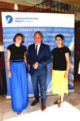 Eva Fuchs Landesvorsitzende des Verbraucher Service Bayern im KDFB e.V. Thorsten Glauber Bayerischer Staatsminister fuer Umwelt und Verbraucherschutz e.V Dr. Leyla Sedghi Verbraucher Service Bayern im KDFB e.V. Muenchen 02.07.2026 Kardinal Wendel Haus Mandlstrasse Jubilaeumsfeier 70 Jahre Verbraucher Service Bayern Foto Muenchen *** Eva Fuchs, State Chairwoman of Verbraucher Service Bayern at KDFB e.V.; Thorsten Glauber, Bavarian Minister of State for the Environment and Consumer Protection; Dr. Leyla Sedghi, Verbraucher Service Bayern at KDFB e.V., Munich, July 2, 2026, Cardinal Wendel House, Mandlstrasse, Anniversary CelebrationCelebration: 70 Years of Consumer Service Bavaria Photo: Munich