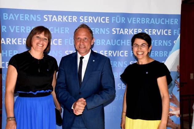 Eva Fuchs Landesvorsitzende des Verbraucher Service Bayern im KDFB e.V. Thorsten Glauber Bayerischer Staatsminister fuer Umwelt und Verbraucherschutz e.V Dr. Leyla Sedghi Verbraucher Service Bayern im KDFB e.V. Muenchen 02.07.2026 Kardinal Wendel Haus Mandlstrasse Jubilaeumsfeier 70 Jahre Verbraucher Service Bayern Foto Muenchen *** Eva Fuchs, State Chairwoman of Verbraucher Service Bayern at KDFB e.V.; Thorsten Glauber, Bavarian Minister of State for the Environment and Consumer Protection; Dr. Leyla Sedghi, Verbraucher Service Bayern at KDFB e.V., Munich, July 2, 2026, Cardinal Wendel House, Mandlstrasse, Anniversary CelebrationCelebration: 70 Years of Consumer Service Bavaria Photo: Munich