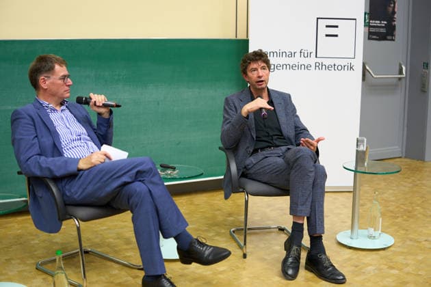 Tuebingen Christian Drosten erhaelt Auszeichnung Rede des Jahres 2025 der Universitaet Tübingen. Tuebingen 02.07.2026 Prof. Dr. Olaf Kramer und Christian Drosten im Audimax, Neue Aula Tuebingen, 02.07.2026 *** Tübingen: Christian Drosten Receives the University of Tübingen’s Speech of the Year 2025 Award Tübingen, July 2, 2026: Prof. Dr. Olaf Kramer and Christian Drosten in the Audimax, New Auditorium, Tübingen, July 2, 2026 Copyright: xEibner-Pressefoto ThomasxDingesx EP_TDS