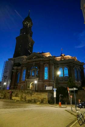 CNTV MICHEL- Aussenansicht der Kirche LIcht Light Show Hamburg 02.07.2026 Die Hauptkirche St.Michaelis,dem Hamburger Michel erstrahlt fuer mehrere Monate in neuem Licht LUMINISCENCE Licht Show das einmalige 360Â° Illuminationserlebnis macht die Architektur des Michel hor und sichtbar und der Raumklang setzt die barocke Architektur bestens in Szene.Hauptkirche St. Michaelis Michel ist ein evangelischer Sakralbau in der Neustadt von Hamburg Hamburg Deutschland *** CNTV MICHEL Exterior view of the church Light Show Hamburg July 2, 2026 St. Michael’s Church, known as the Hamburg Michel, will shine in a new light for several months during the LUMINISCENCE Light Show—a unique 360° illumination experience brings the architecture of the Michel to