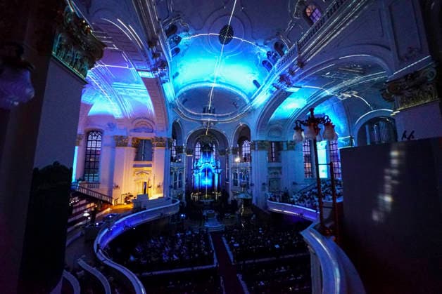 CNTV MICHEL- Innenansicht der Kirche LIcht Light Show Hamburg 02.07.2026 Die Hauptkirche St.Michaelis,dem Hamburger Michel erstrahlt fuer mehrere Monate in neuem Licht LUMINISCENCE Licht Show das einmalige 360Â° Illuminationserlebnis macht die Architektur des Michel hor und sichtbar und der Raumklang setzt die barocke Architektur bestens in Szene.Hauptkirche St. Michaelis Michel ist ein evangelischer Sakralbau in der Neustadt von Hamburg Hamburg Deutschland *** CNTV MICHEL Interior View of the Church Light Show Hamburg July 2, 2026 St. Michael’s Church, known as the Hamburg Michel, will shine in a new light for several months during the LUMINISCENCE Light Show—a unique 360° illumination experience brings the architecture of the Michel to