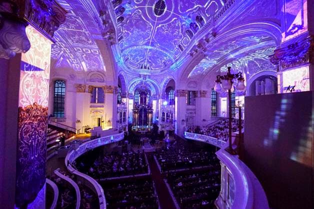CNTV MICHEL- Innenansicht der Kirche LIcht Light Show Hamburg 02.07.2026 Die Hauptkirche St.Michaelis,dem Hamburger Michel erstrahlt fuer mehrere Monate in neuem Licht LUMINISCENCE Licht Show das einmalige 360Â° Illuminationserlebnis macht die Architektur des Michel hor und sichtbar und der Raumklang setzt die barocke Architektur bestens in Szene.Hauptkirche St. Michaelis Michel ist ein evangelischer Sakralbau in der Neustadt von Hamburg Hamburg Deutschland *** CNTV MICHEL Interior View of the Church Light Show Hamburg July 2, 2026 St. Michael’s Church, known as the Hamburg Michel, will shine in a new light for several months during the LUMINISCENCE Light Show—a unique 360° illumination experience brings the architecture of the Michel to