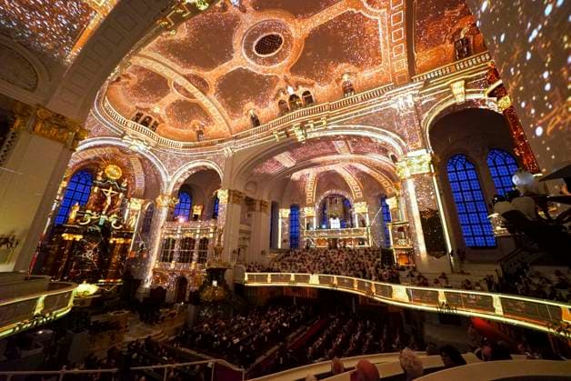 CNTV MICHEL- Innenansicht der Kirche LIcht Light Show Hamburg 02.07.2026 Die Hauptkirche St.Michaelis,dem Hamburger Michel erstrahlt fuer mehrere Monate in neuem Licht LUMINISCENCE Licht Show das einmalige 360Â° Illuminationserlebnis macht die Architektur des Michel hor und sichtbar und der Raumklang setzt die barocke Architektur bestens in Szene.Hauptkirche St. Michaelis Michel ist ein evangelischer Sakralbau in der Neustadt von Hamburg Hamburg Deutschland *** CNTV MICHEL Interior View of the Church Light Show Hamburg July 2, 2026 St. Michael’s Church, known as the Hamburg Michel, will shine in a new light for several months during the LUMINISCENCE Light Show—a unique 360° illumination experience brings the architecture of the Michel to