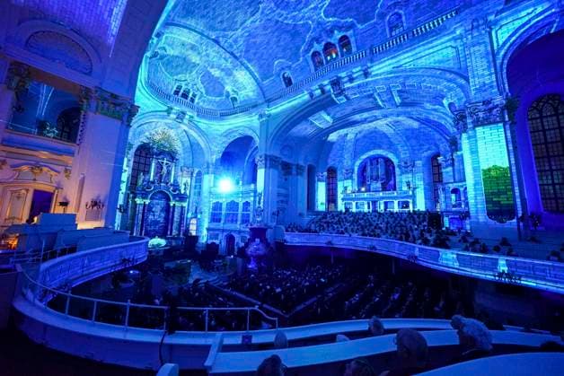 CNTV MICHEL- Innenansicht der Kirche LIcht Light Show Hamburg 02.07.2026 Die Hauptkirche St.Michaelis,dem Hamburger Michel erstrahlt fuer mehrere Monate in neuem Licht LUMINISCENCE Licht Show das einmalige 360Â° Illuminationserlebnis macht die Architektur des Michel hor und sichtbar und der Raumklang setzt die barocke Architektur bestens in Szene.Hauptkirche St. Michaelis Michel ist ein evangelischer Sakralbau in der Neustadt von Hamburg Hamburg Deutschland *** CNTV MICHEL Interior View of the Church Light Show Hamburg July 2, 2026 St. Michael’s Church, known as the Hamburg Michel, will shine in a new light for several months during the LUMINISCENCE Light Show—a unique 360° illumination experience brings the architecture of the Michel to