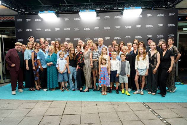 Thomas Mraz, Victoria Mayer, Lea Drinda, Pauline Roenneberg, Corinna Harfouch und Niels Bormann mit Cast und Team bei der Premiere des Kinofilms Kalter Hund auf dem 43. Filmfest München 2026 in den City-Atelier Kinos. München, 02.07.2026 *** Thomas Mraz, Victoria Mayer, Lea Drinda, Pauline Roenneberg, Corinna Harfouch, and Niels Bormann with the cast and crew at the premiere of the feature film *Kalter Hund* at the 43rd Munich Film Festival in 2026 at the City Atelier Cinemas in Munich, July 2, 2026 Foto:xN.xKolinzx xFuturexImagex hund_6701
