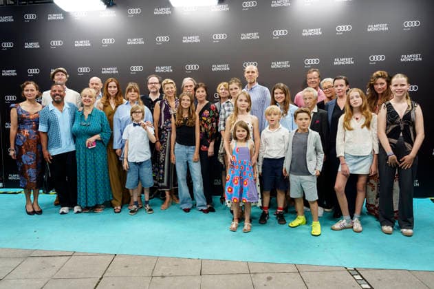 Thomas Mraz, Victoria Mayer, Lea Drinda, Pauline Roenneberg, Corinna Harfouch und Niels Bormann mit Cast und Team bei der Premiere des Kinofilms Kalter Hund auf dem 43. Filmfest München 2026 in den City-Atelier Kinos. München, 02.07.2026 *** Thomas Mraz, Victoria Mayer, Lea Drinda, Pauline Roenneberg, Corinna Harfouch, and Niels Bormann with the cast and crew at the premiere of the feature film *Kalter Hund* at the 43rd Munich Film Festival in 2026 at the City Atelier Cinemas in Munich, July 2, 2026 Foto:xN.xKolinzx xFuturexImagex hund_6703