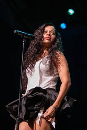 July 2, 2026, Milwaukee, Wisconsin, U.S: Singer ELLA MAI during the Summerfest Music Festival in Milwaukee, Wisconsin Milwaukee U.S  - ZUMAs135 20260702_zap_s135_063 Copyright: xDanielxDeSloverx