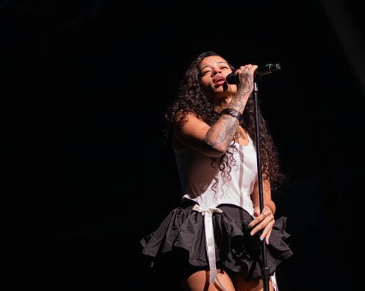July 2, 2026, Milwaukee, Wisconsin, U.S: Singer ELLA MAI during the Summerfest Music Festival in Milwaukee, Wisconsin Milwaukee U.S  - ZUMAs135 20260702_zap_s135_065 Copyright: xDanielxDeSloverx