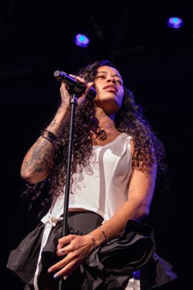 July 2, 2026, Milwaukee, Wisconsin, U.S: Singer ELLA MAI during the Summerfest Music Festival in Milwaukee, Wisconsin Milwaukee U.S  - ZUMAs135 20260702_zap_s135_069 Copyright: xDanielxDeSloverx