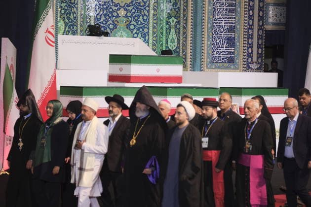State Funeral For Iran s Late Supreme Leader Ayatollah Ali Khamenei A ceremony honors the remains of Iran s late Supreme Leader Ayatollah Ali Khamenei and his companions in Tehran, Iran, on the first day of a U.S.-Israeli military campaign. Tehran Iran  Copyright: xMortezaxNikoubazlx originalFilename: nikoubazl-notitle260703_npSV6.jpg