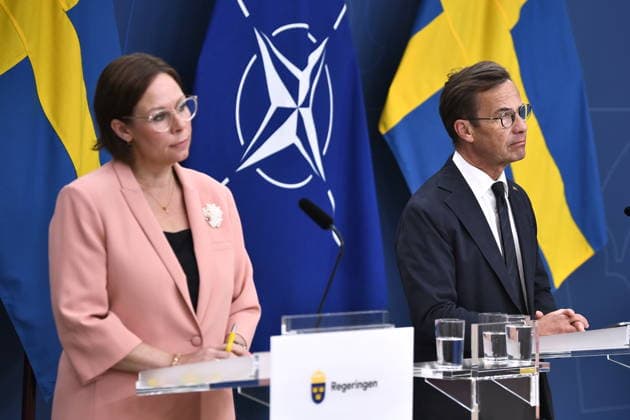 STOCKHOLM, SVERIGE 20260703 Utrikesminister Maria Malmer Stenergard (M) och statsminister Ulf Kristersson (M), under en pressbriefing inför Natos toppmöte i Ankara. STOCKHOLM SVERIGE x12060x *** STOCKHOLM, SWEDEN, July 3, 2026: Foreign Minister Maria Malmer Stenergard (M) and Prime Minister Ulf Kristersson (M) during a press briefing ahead of the NATO summit in Ankara. STOCKHOLM, SWEDEN x12060x  Copyright: xLarsxSchröder TTx PRESSBRIEFING INFÖR NATO-MÖTET I ANKARA vbltHp5aLNQ