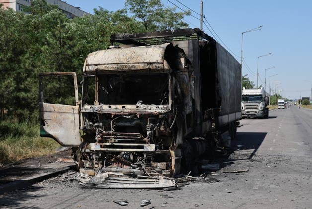 RUSSIA, DONETSK PEOPLE S REPUBLIC - JULY 3, 2026: The burnt wreckage of a civilian semi-truck lies by the roadside after Ukrainian drone strikes on Shevchenko Boulevard in the Sea of Azov coast city of Mariupol, south of Donetsk Russia  - ZUMAt113 20260703_zaa_t113_028 Copyright: xDmitryxYagodkinx