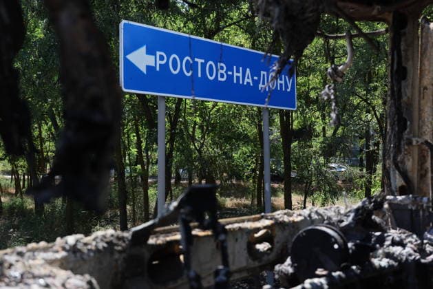 RUSSIA, DONETSK PEOPLE S REPUBLIC - JULY 3, 2026: The burnt wreckage of a civilian semi-truck lies by the roadside after Ukrainian drone strikes on Shevchenko Boulevard in the Sea of Azov coast city of Mariupol, south of Donetsk, with a road sign indicating the direction to Rostov-on-Don Russia  - ZUMAt113 20260703_zaa_t113_033 Copyright: xDmitryxYagodkinx