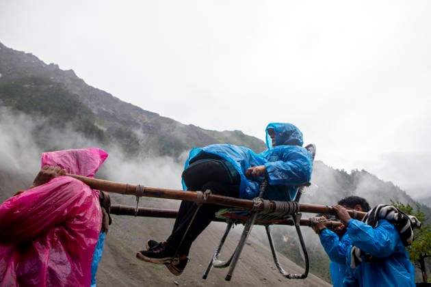Annual Hindu Pilgrimage Amarnath Yatra begins in Baltal Sonamarg, India - 03 Jul 2026 Kashmiri Muslim palanquin bearers carry a Hindu pilgrim along a mountain path during the annual Amarnath pilgrimage to the cave shrine near Baltal some 100 km (62 miles) east of Srinagar. Thousands of Hindu pilgrims braving sub-zero temperatures begin the annual Amarnath Yatra trekking across glaciers, steep mountain trails and high altitude terrain to reach the sacred Amarnath cave shrine in the Himalayas of Indian-administered Kashmir. The cave houses a naturally formed ice stalagmite revered by devotees as a symbol of Lord Shiva, one of Hinduism s principal deities. The pilgrimage, which runs from July 3 to August 28 is expected to draw thousands of dev Copyright: xFaisalxBashirx xSOPAxImagesx 12AmarnathPilgrimage2026