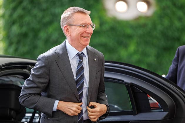Pressebegegnung des BK mit den Staats- und Regierungschefs der drei baltischen Staaten im Bundeskanzleramt in Berlin am 03.07.2026. Bundeskanzler Friedrich Merz (CDU) begruesst Präsident von Lettland Edgars Rinkevics. Berlin Berlin Deutschland Kanzleramt *** Press conference held by the Federal Chancellor with the heads of state and government of the three Baltic states at the Federal Chancellery in Berlin on July 3, 2026. Federal Chancellor Friedrich Merz (CDU) welcomes Latvian President Edgars Rinkevics. Berlin, Germany, Federal Chancellery