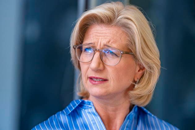 Zum Sommergespräch trifft sich Saarlands Ministerpräsidentiun Anke Rehlinger (SPD) in Saarbrücken am Freitag (3.7.2026) im Atrium der Staatskanzlei. *** Saarland s Minister President Anke Rehlinger (SPD) will meet in Saarbrücken on Friday, July 3, 2026, in the atrium of the State Chancellery for the Summer Forum. bub