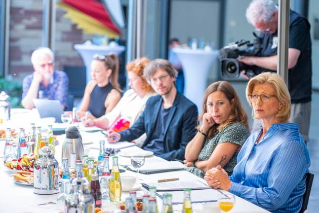 Zum Sommergespräch trifft sich Saarlands Ministerpräsidentiun Anke Rehlinger (SPD) in Saarbrücken am Freitag (3.7.2026) im Atrium der Staatskanzlei. *** Saarland s Minister-President Anke Rehlinger (SPD) will meet for the Summer Talk in Saarbrücken on Friday, July 3, 2026, in the atrium of the State Chancellery. bub