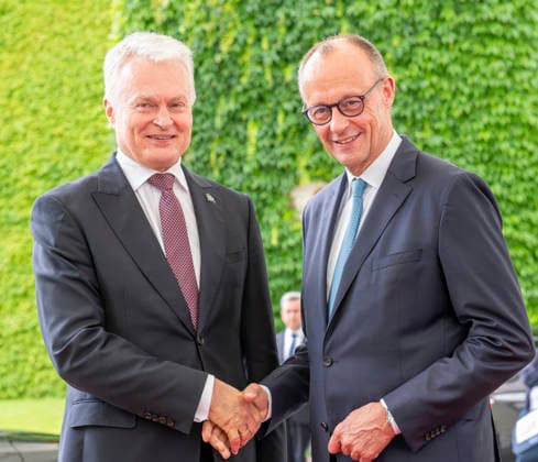 Gitanas NausÄ—da + Friedrich Merz - B3+1-Format im Bundeskanzleramt EUR, Deutschland, Berlin, 12.05.2026: Gitanas NausÄ—da + Friedrich Merz - B3+1-Format im Bundeskanzleramt. Bundeskanzler Friedrich Merz (CDU) empfängt die Staats- und Regierungschefs der drei baltischen Staaten Lettland, mit Staatspräsident Edgars RinkÄ viÄs, Estland, mit Ministerpräsident Kristen Michal, und Litauen, mit Staatspräsident Gitanas NausÄ—da, zu einem Treffen im sog. B3+1-Format im Bundeskanzleramt. Gesprächsthemen sind: NATO-Gipfel in Ankara, sicherheits- und verteidigungspolitische Themen sowie die weitere Unterstützung der Ukraine. *** Gitanas Nauseda and Friedrich Merz, B3 1 Format, at the Federal Chancellery, EUR, Germany, Berlin, May 12, 2026 Git