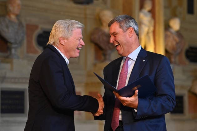 Oliver KAHN (Ex Fussballprofi) erhaelt von Markus SOEDER (Ministerpraesident Bayern und CSU Vorsitzender) den Bayerischen Verdienstorden. Verleihung Bayerischer Verdienstorden im Antiquariat der Residenz in Muenchen am 03.07.2026. *** Oliver KAHN, a former professional soccer player, receives the Bavarian Order of Merit from Markus SOEDER, Minister-President of Bavaria and Chairman of the CSU. The award ceremony for the Bavarian Order of Merit took place at the Antiquariat der Residenz in Munich on July 3, 2026.
