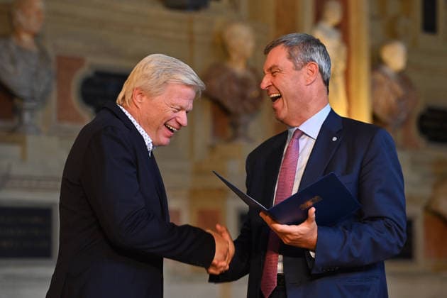 News Themen der Woche KW27 Oliver KAHN (Ex Fussballprofi) erhaelt von Markus SOEDER (Ministerpraesident Bayern und CSU Vorsitzender) den Bayerischen Verdienstorden. Verleihung Bayerischer Verdienstorden im Antiquariat der Residenz in Muenchen am 03.07.2026. *** Oliver KAHN, a former professional soccer player, receives the Bavarian Order of Merit from Markus SOEDER, Minister-President of Bavaria and Chairman of the CSU. The award ceremony for the Bavarian Order of Merit took place at the Antiquariat der Residenz in Munich on July 3, 2026.