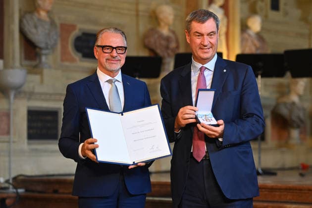 Dr. Josef ASCHENBACHER (Generaldirektor der Europaeischen Weltraumorganisation ESA) erhaelt von Markus SOEDER (Ministerpraesident Bayern und CSU Vorsitzender) den Bayerischen Verdienstorden. Verleihung Bayerischer Verdienstorden im Antiquariat der Residenz in Muenchen am 03.07.2026. *** Dr. Josef ASCHENBACHER, Director General of the European Space Agency (ESA), receives the Bavarian Order of Merit from Markus SOEDER, Minister-President of Bavaria and Chairman of the CSU. The award ceremony for the Bavarian Order of Merit took place at the Antiquariat der Residenz in Munich on July 3, 2026.