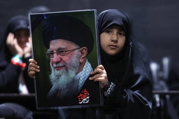 Ceremony Ahead Of Supreme Leader Ali Khamenei funeral - Tehran This handout photograph provided by the Iranian supreme leader office (Khamenei.ir) shows the chief of Iran’s state TV Peyman Jebelli attending a ceremony to pay respect to Iran’s slain Supreme leader Ali Khamenei during a ceremony ahead of his funeral in Tehran on July 2, 2026.Photo by PARSPIX ABACAPRESS.COM Terhan Iran  Copyright: xParspix ABACAx