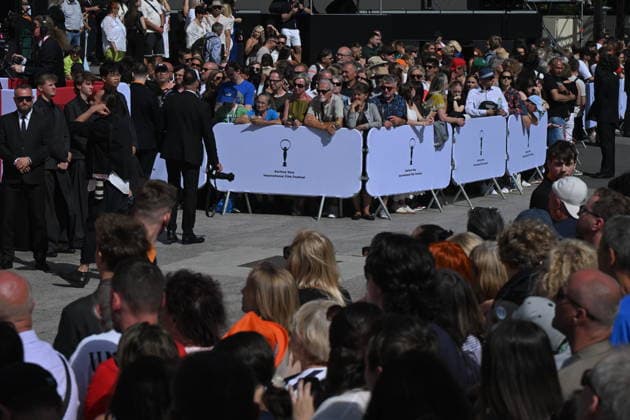Opening of the 60th Karlovy Vary International Film Festival, on June 3, 2026, in Karlovy Vary, Czech Republic. People wait for the arrival of film personalities in front of the Thermal Hotel. (CTKxPhoto SlavomirxKubes) CTKPhotoP2026070306128  CTKPhotoP2026070306128