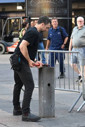**VIDEO AVAILABLE** Crews are seen preparing for Taylor Swift and Travis Kelce s rumoured Madison Square Garden wedding. A Large truck was seen making a delivery and workers removed safety bollards from the front of the building Where: New York City, New York, United States When: 03 Jul 2026 Credit: Elder Ordonez INSTARimages EDITORIAL USE ONLY. NOT FOR USE BY NEWSPAPERS BASED IN THE UK. Copyright: xx instar55826567